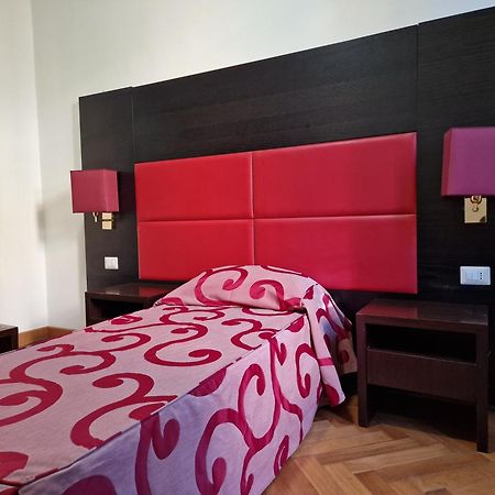 Domus Lilium Apartment โรม ภายนอก รูปภาพ